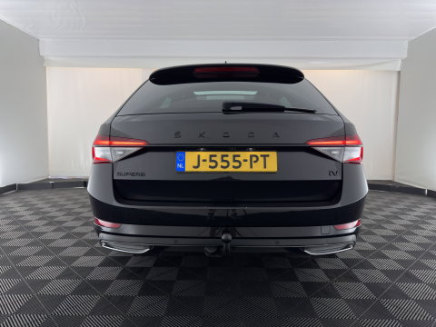 Škoda Superb Combi 1.4 TSI iV Sportline Business (Plug-in) (INCL.BTW) Aut. *PANO | LEATHER-MICROFIBRE | FULL-LED | DIGI-COCKPIT | HEATED-SPORTSEATS | KEYLESS | DAB+ | NAVI-FULLMAP | PRIVACYGLASS | SHIFT-PADDLES | AMBIENT-LIGHT | ECC | PDC | CRUSIE |
