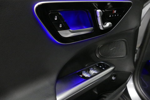 Mercedes-Benz C-Klasse 200 AMG Line / Orig. Nederlands / C63S AMG Diffuser / Panamericana Grille / Panoramadak / Elektr. verstelbare voorstoelen (links met memory) / Apple Carplay - Android Auto / Stoelverwarming / Ambienteverlichting / High Performance LED koplampen / Achterui
