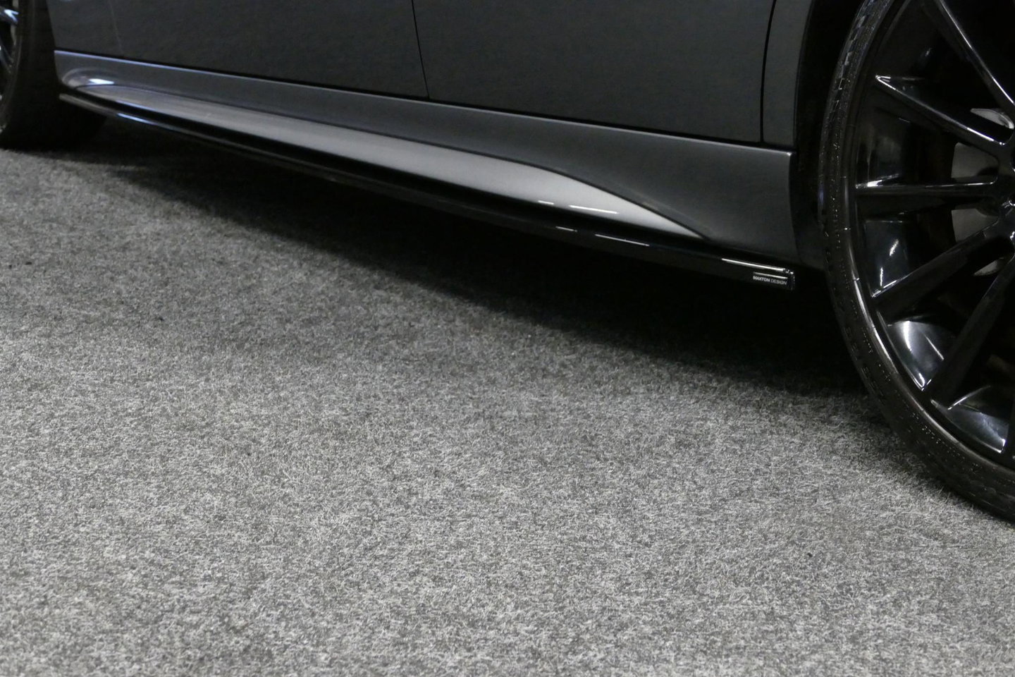 Mercedes-Benz C-Klasse 200 AMG Line / Orig. Nederlands / C63S AMG Diffuser / Panamericana Grille / Panoramadak / Elektr. verstelbare voorstoelen (links met memory) / Apple Carplay - Android Auto / Stoelverwarming / Ambienteverlichting / High Performance LED koplampen / Achterui