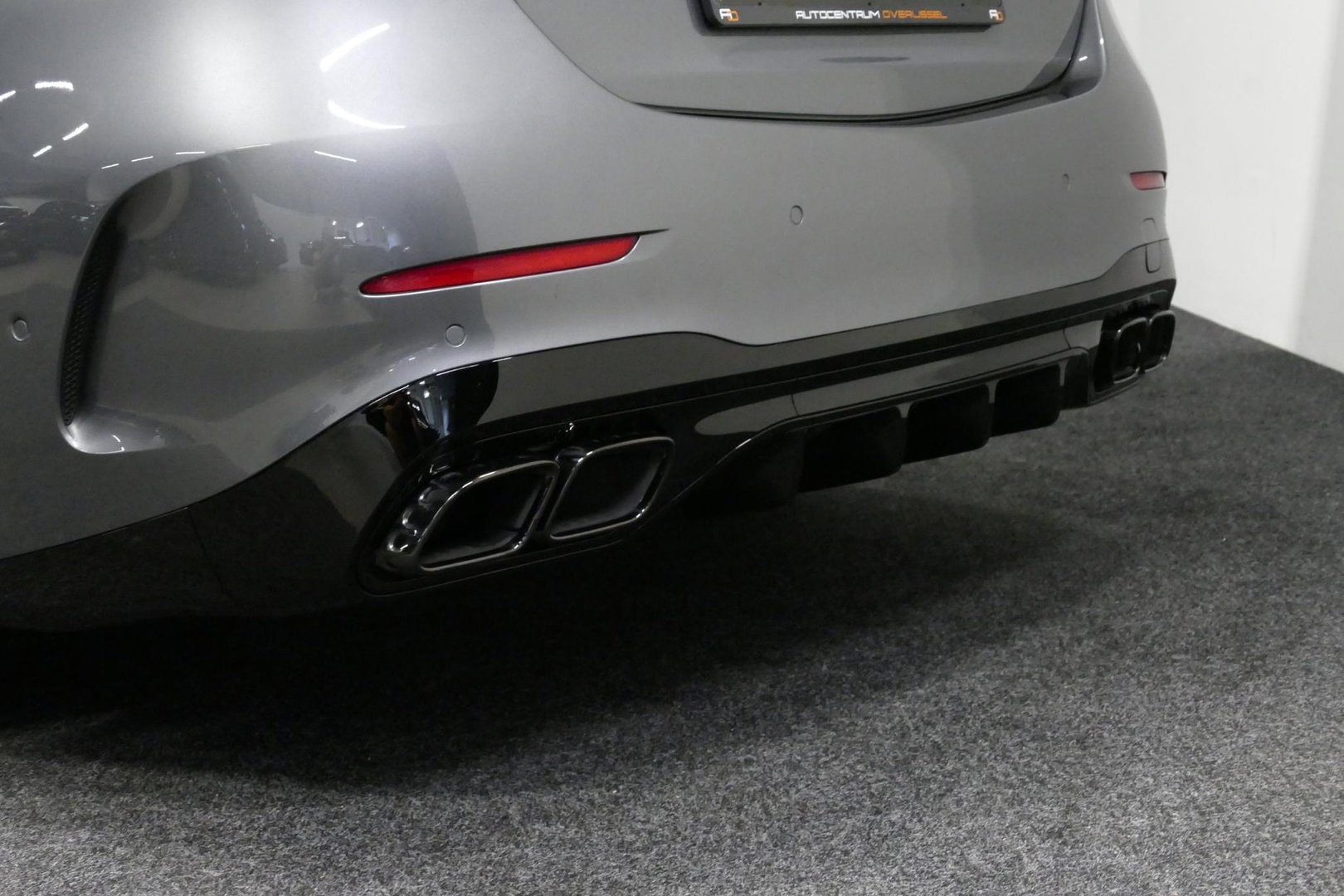 Mercedes-Benz C-Klasse 200 AMG Line / Orig. Nederlands / C63S AMG Diffuser / Panamericana Grille / Panoramadak / Elektr. verstelbare voorstoelen (links met memory) / Apple Carplay - Android Auto / Stoelverwarming / Ambienteverlichting / High Performance LED koplampen / Achterui