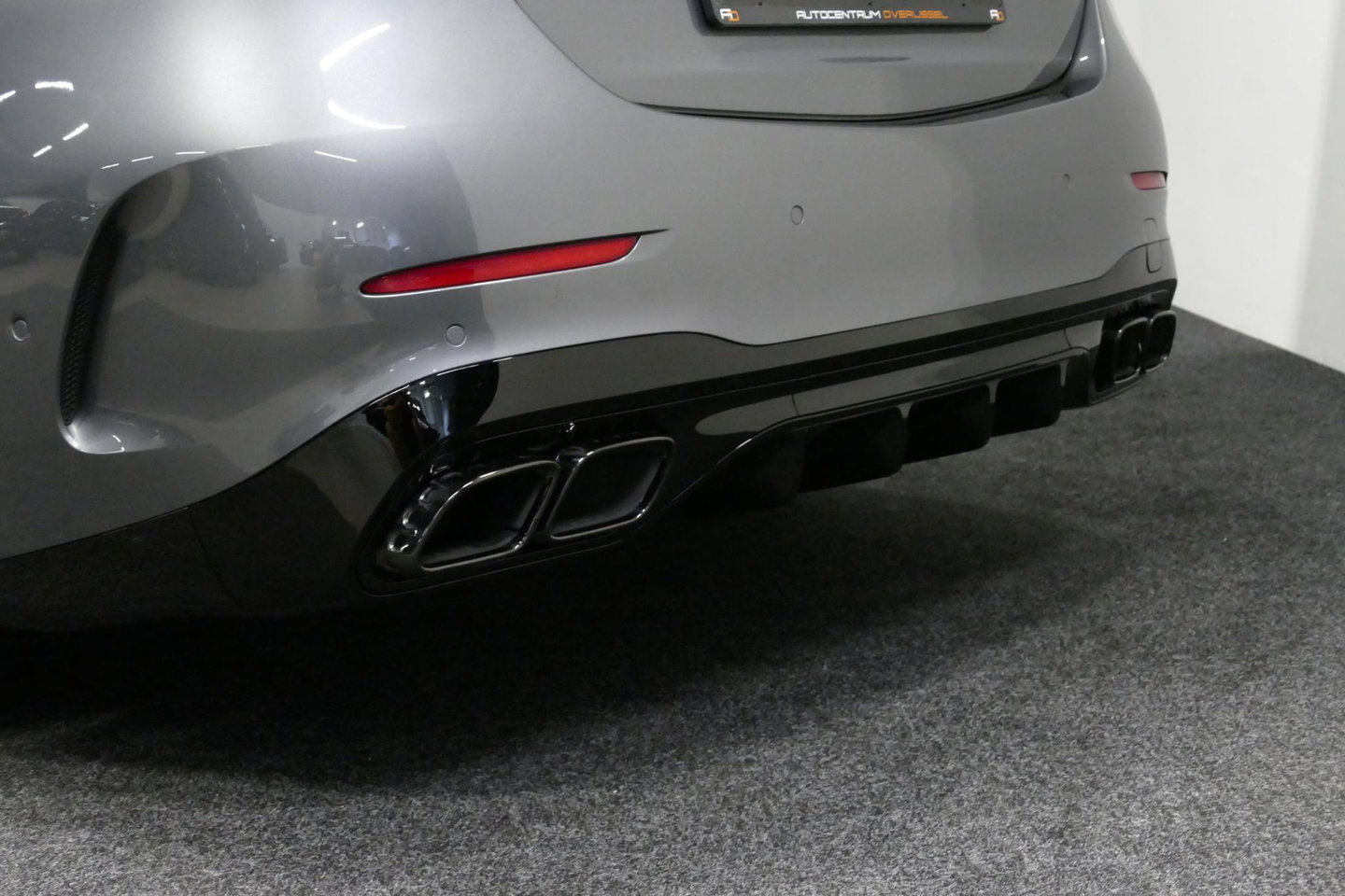 Mercedes-Benz C-Klasse 200 AMG Line / Orig. Nederlands / C63S AMG Diffuser / Panamericana Grille / Panoramadak / Elektr. verstelbare voorstoelen (links met memory) / Apple Carplay - Android Auto / Stoelverwarming / Ambienteverlichting / High Performance LED koplampen / Achterui