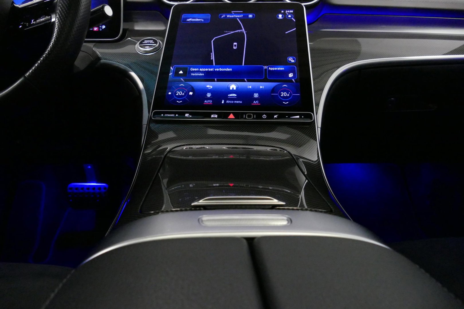 Mercedes-Benz C-Klasse 200 AMG Line / Orig. Nederlands / C63S AMG Diffuser / Panamericana Grille / Panoramadak / Elektr. verstelbare voorstoelen (links met memory) / Apple Carplay - Android Auto / Stoelverwarming / Ambienteverlichting / High Performance LED koplampen / Achterui