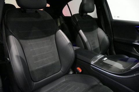 Mercedes-Benz C-Klasse 200 AMG Line / Orig. Nederlands / C63S AMG Diffuser / Panamericana Grille / Panoramadak / Elektr. verstelbare voorstoelen (links met memory) / Apple Carplay - Android Auto / Stoelverwarming / Ambienteverlichting / High Performance LED koplampen / Achterui