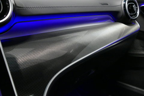 Mercedes-Benz C-Klasse 200 AMG Line / Orig. Nederlands / C63S AMG Diffuser / Panamericana Grille / Panoramadak / Elektr. verstelbare voorstoelen (links met memory) / Apple Carplay - Android Auto / Stoelverwarming / Ambienteverlichting / High Performance LED koplampen / Achterui