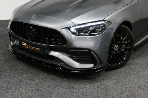 Mercedes-Benz C-Klasse 200 AMG Line / Orig. Nederlands / C63S AMG Diffuser / Panamericana Grille / Panoramadak / Elektr. verstelbare voorstoelen (links met memory) / Apple Carplay - Android Auto / Stoelverwarming / Ambienteverlichting / High Performance LED koplampen / Achterui