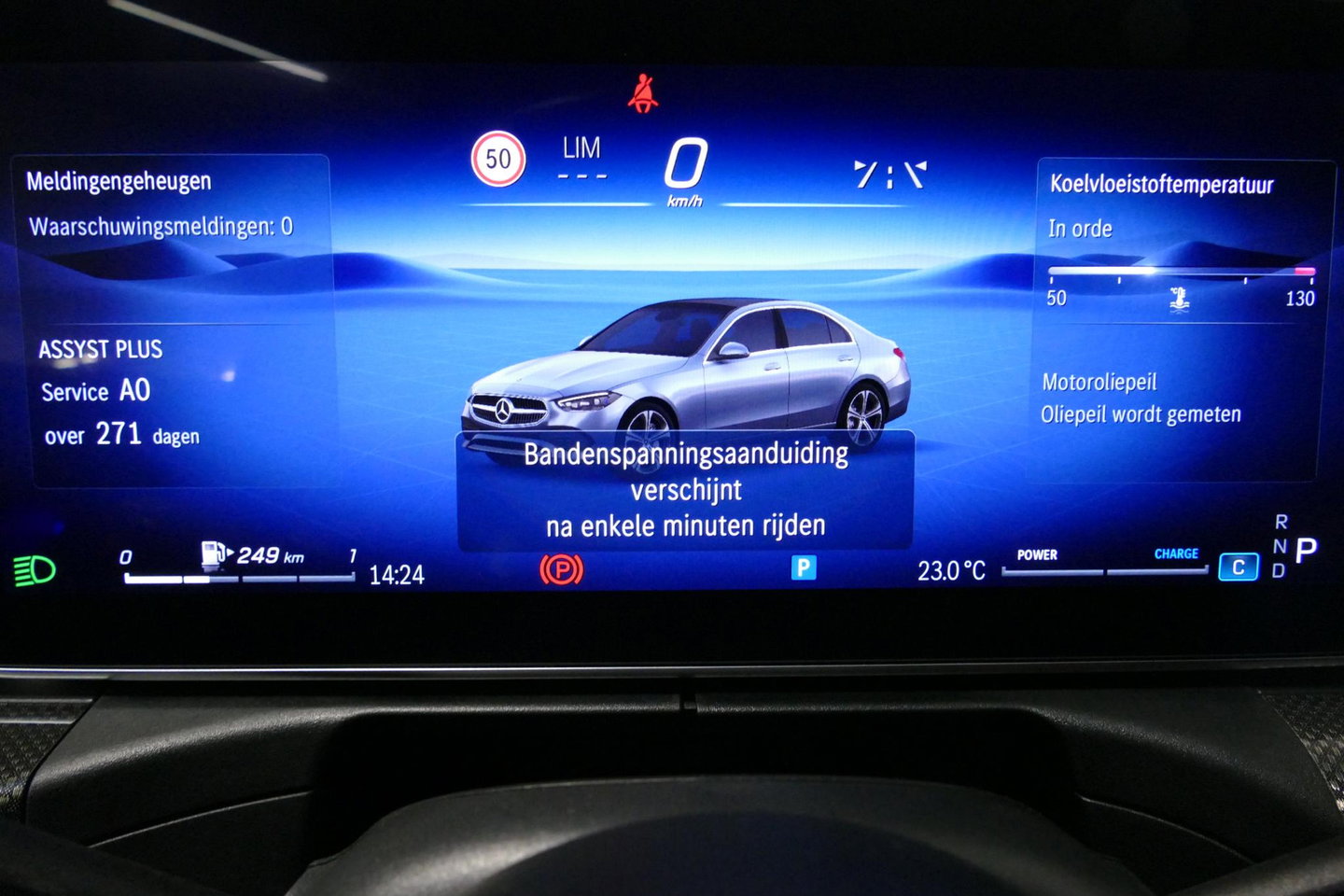 Mercedes-Benz C-Klasse 200 AMG Line / Orig. Nederlands / C63S AMG Diffuser / Panamericana Grille / Panoramadak / Elektr. verstelbare voorstoelen (links met memory) / Apple Carplay - Android Auto / Stoelverwarming / Ambienteverlichting / High Performance LED koplampen / Achterui