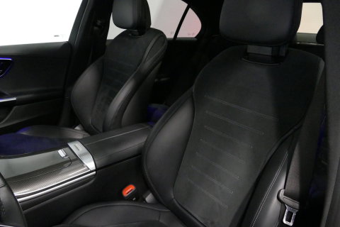 Mercedes-Benz C-Klasse 200 AMG Line / Orig. Nederlands / C63S AMG Diffuser / Panamericana Grille / Panoramadak / Elektr. verstelbare voorstoelen (links met memory) / Apple Carplay - Android Auto / Stoelverwarming / Ambienteverlichting / High Performance LED koplampen / Achterui