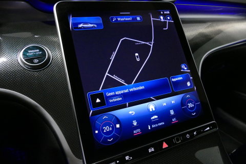 Mercedes-Benz C-Klasse 200 AMG Line / Orig. Nederlands / C63S AMG Diffuser / Panamericana Grille / Panoramadak / Elektr. verstelbare voorstoelen (links met memory) / Apple Carplay - Android Auto / Stoelverwarming / Ambienteverlichting / High Performance LED koplampen / Achterui