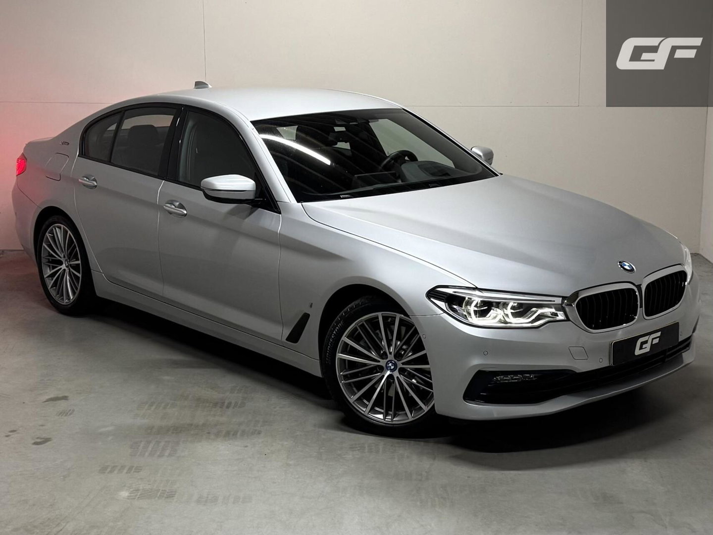 BMW 5 Serie 530e iPerformance M-Sport Leer Sfeer CarPlay Memory