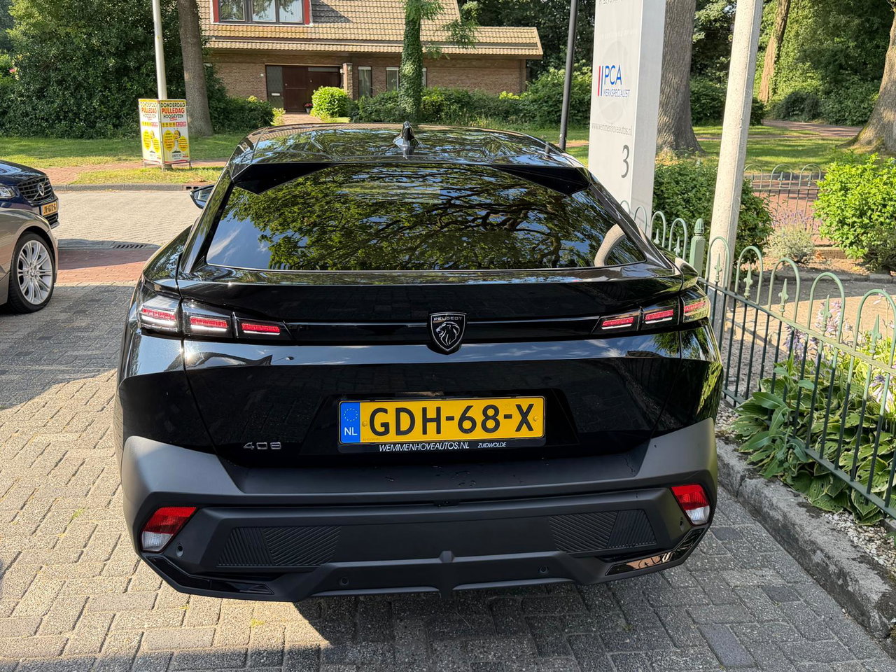 Peugeot 408