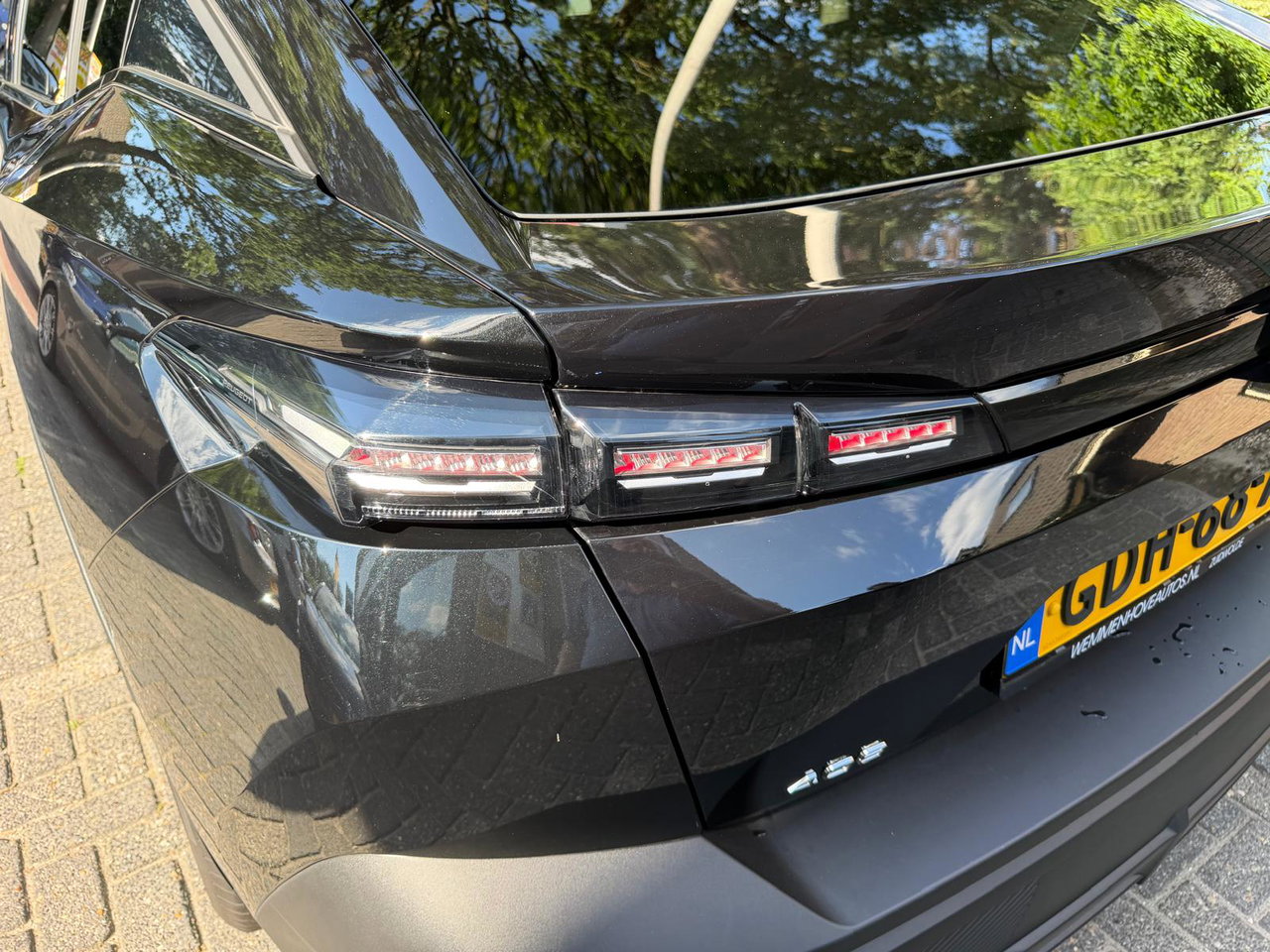 Peugeot 408