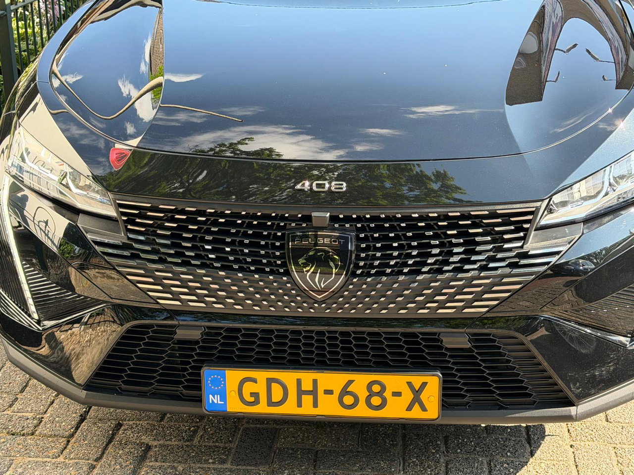 Peugeot 408