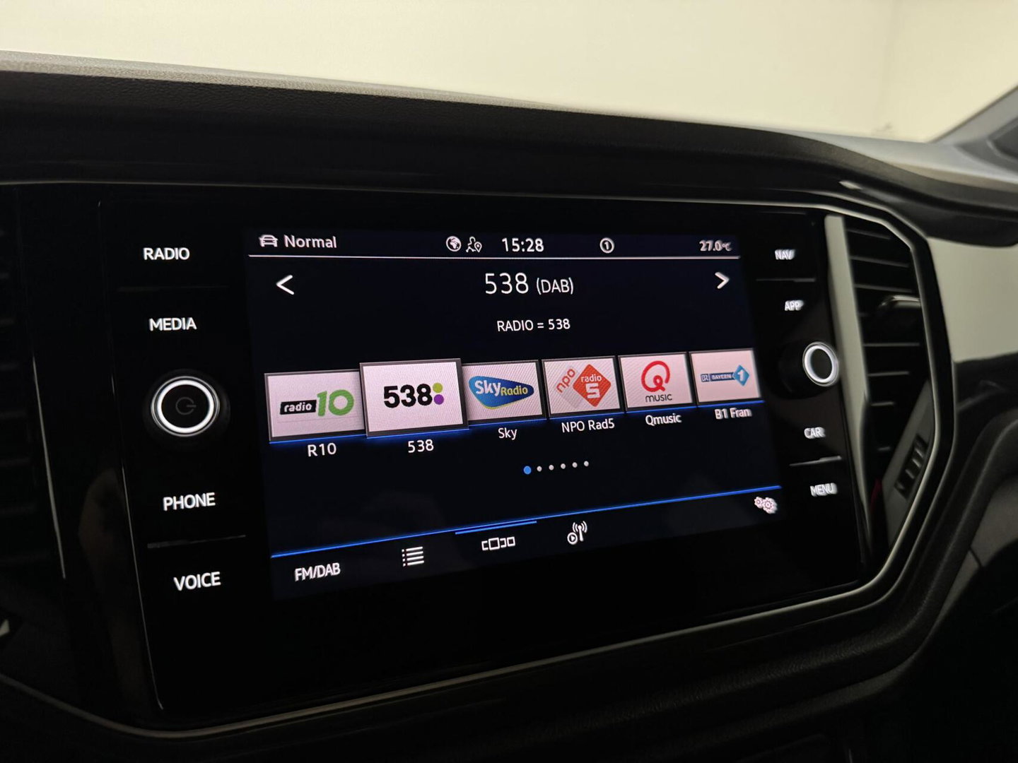 Volkswagen T-Roc 1.5 TSI Sport Virtual DSG CarPlay Camera Cruise