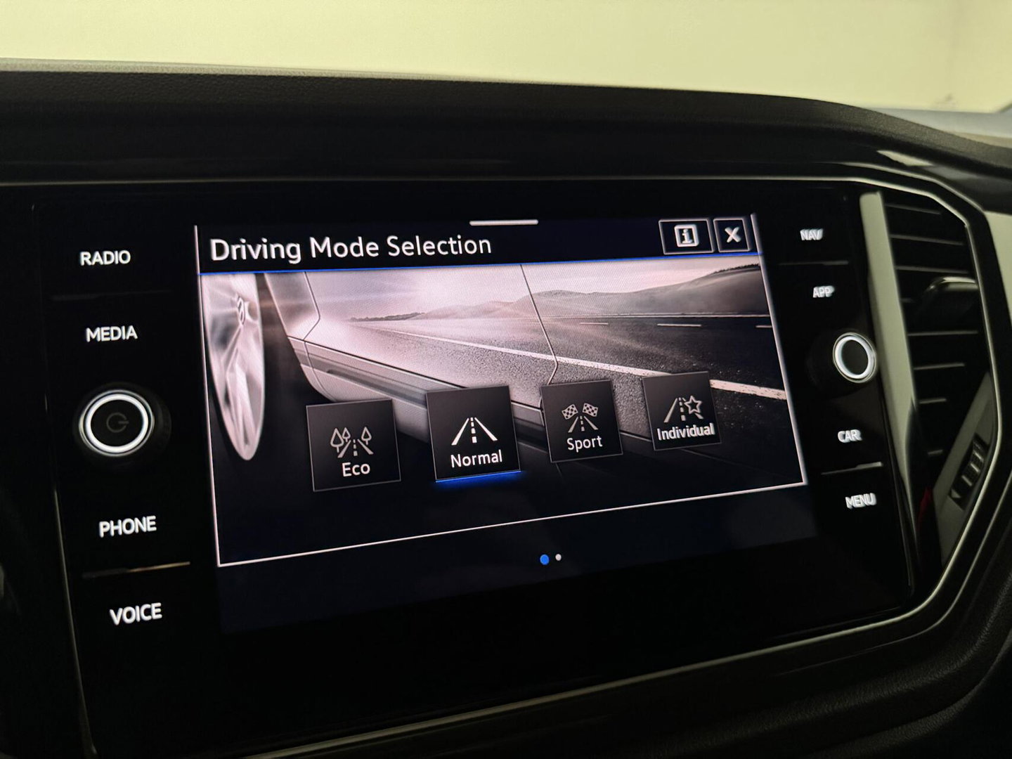 Volkswagen T-Roc 1.5 TSI Sport Virtual DSG CarPlay Camera Cruise