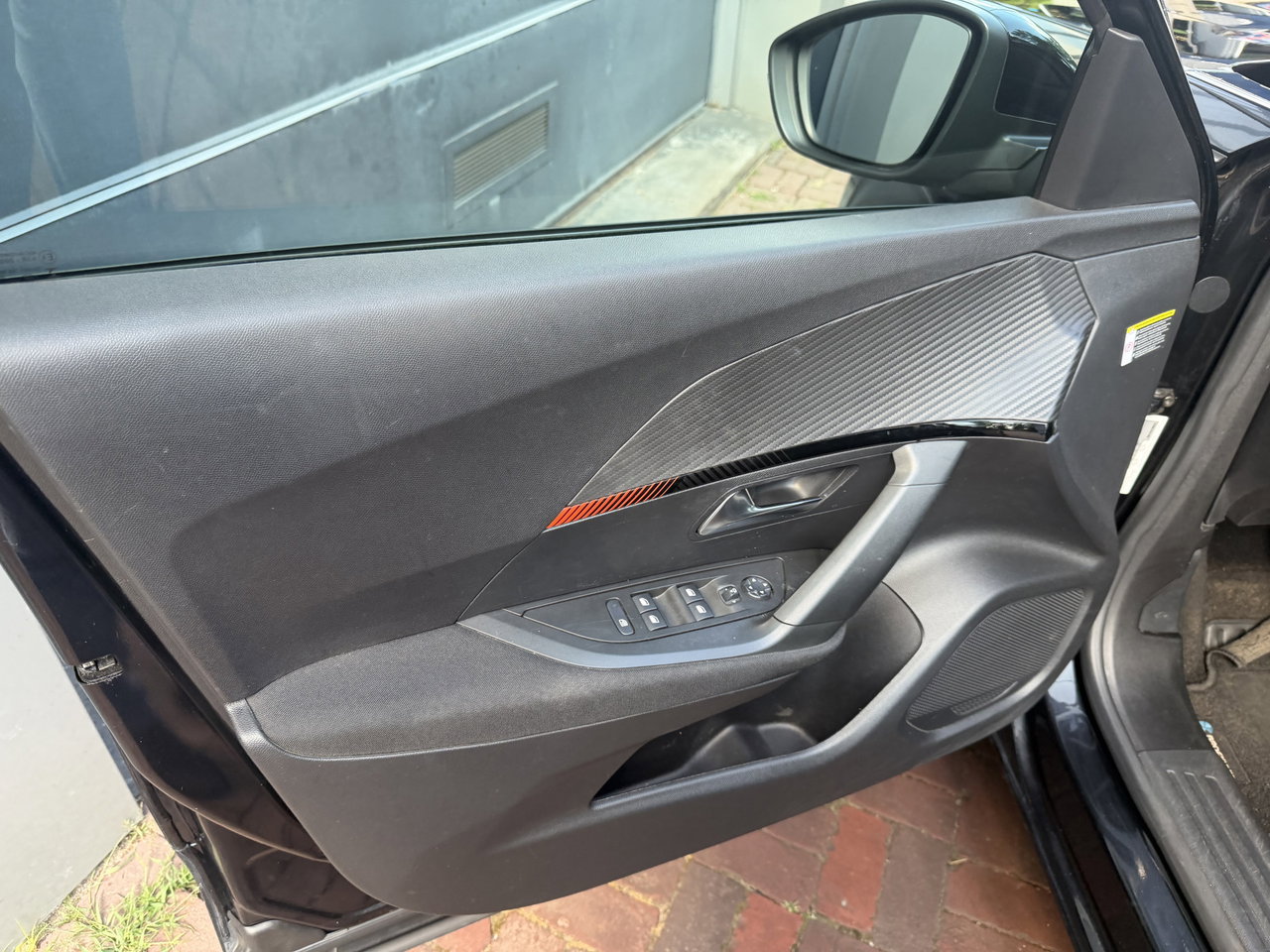 Peugeot e-2008