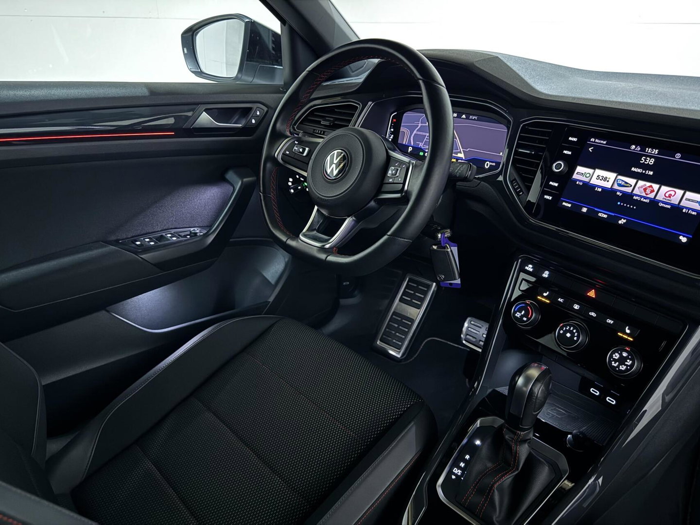 Volkswagen T-Roc 1.5 TSI Sport Virtual DSG CarPlay Camera Cruise