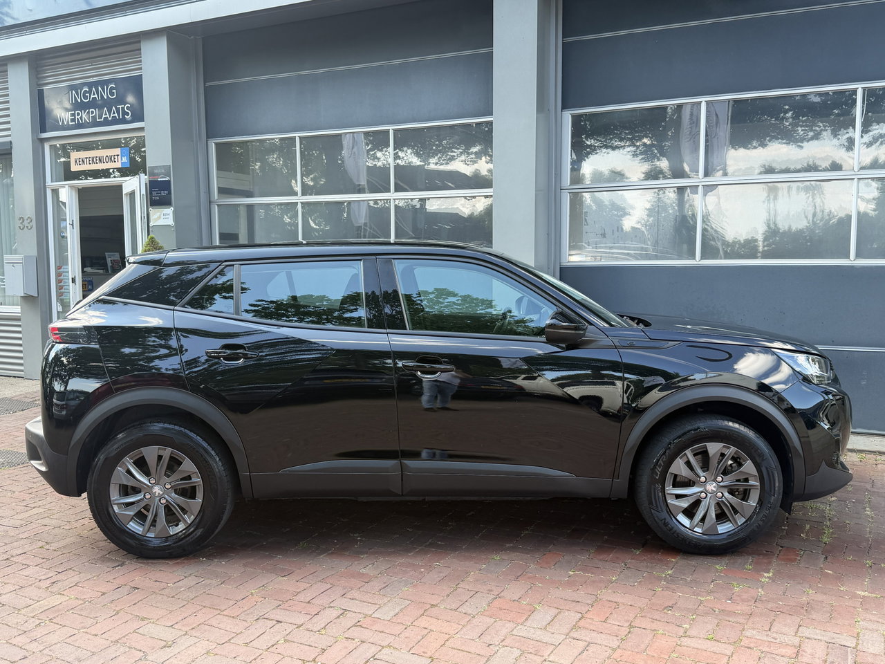 Peugeot e-2008
