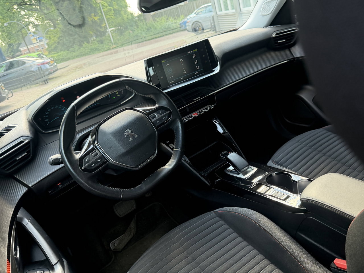 Peugeot e-2008