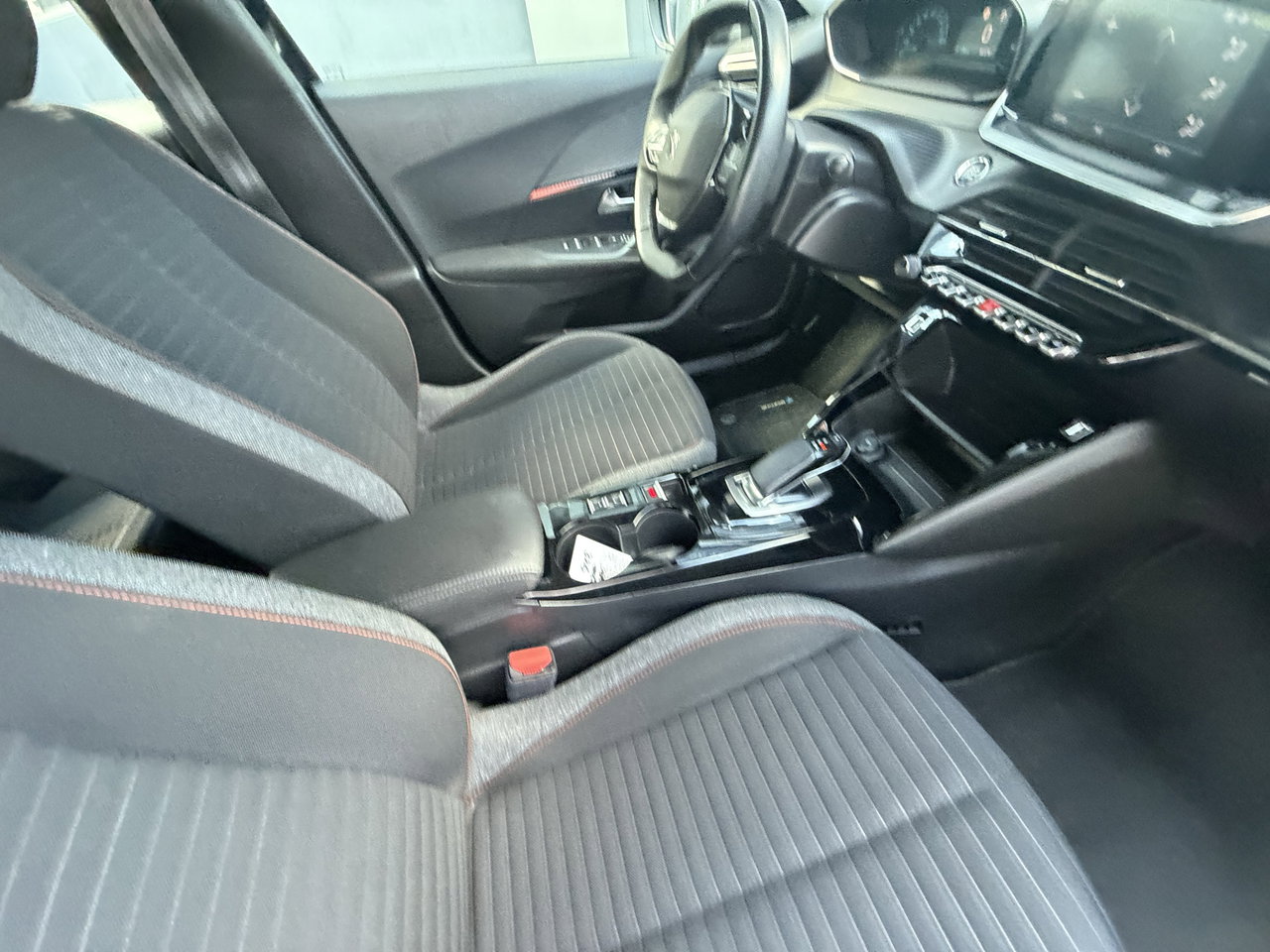 Peugeot e-2008