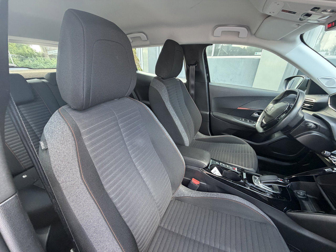 Peugeot e-2008