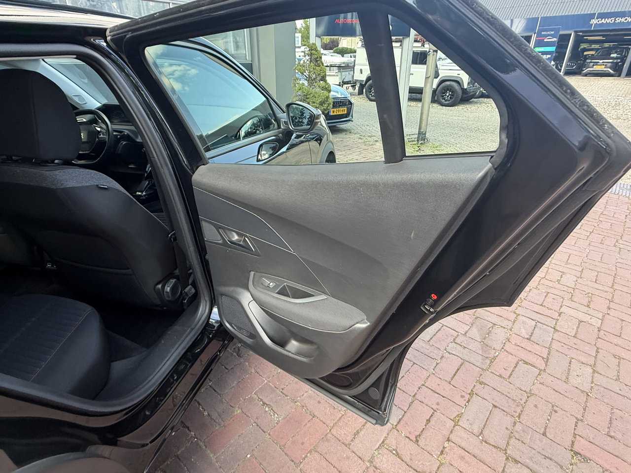 Peugeot e-2008