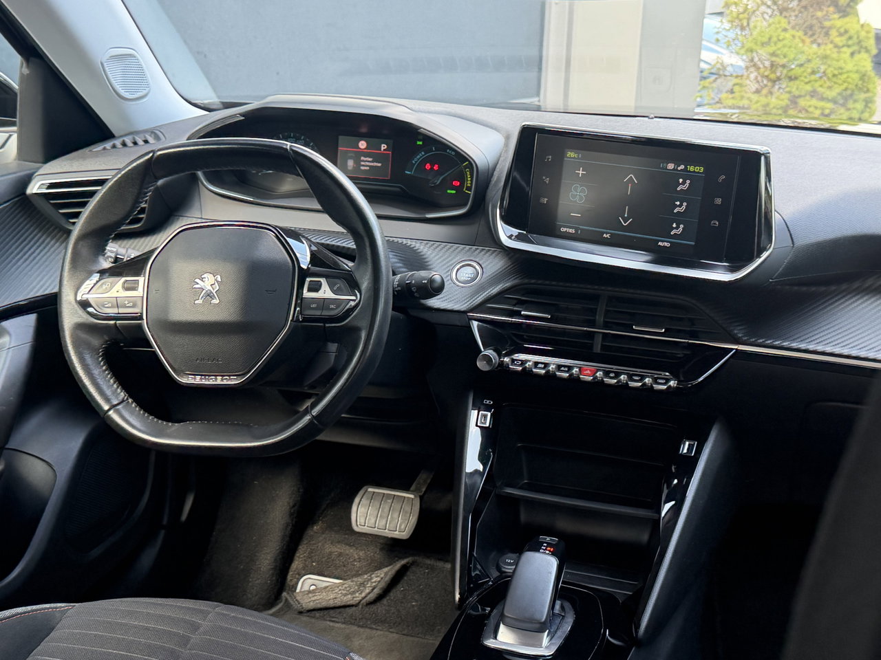 Peugeot e-2008