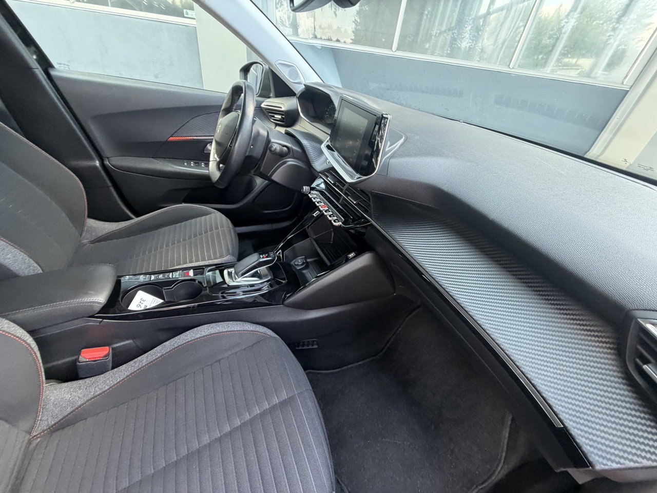 Peugeot e-2008