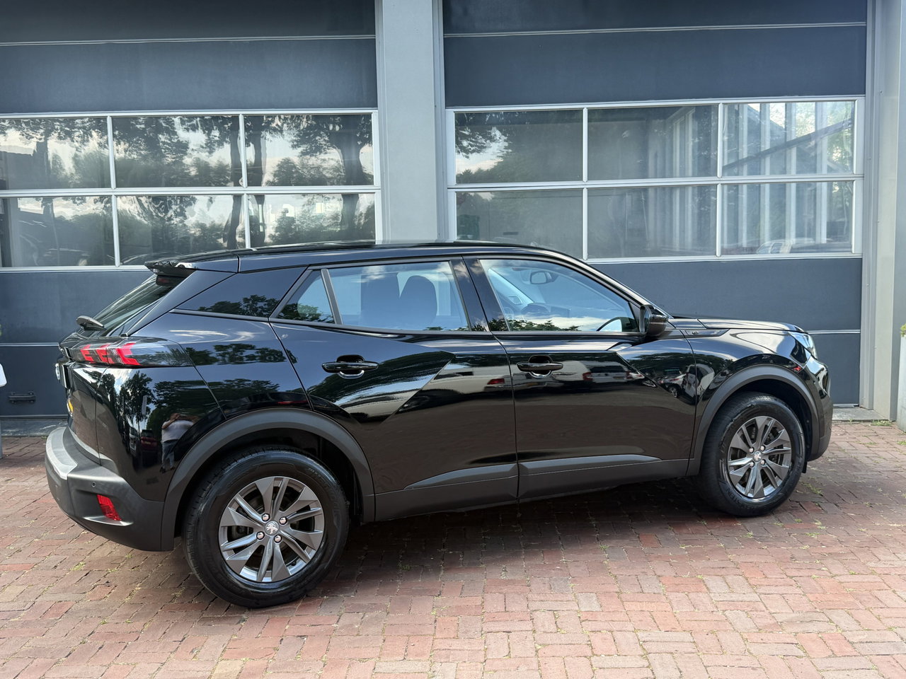 Peugeot e-2008