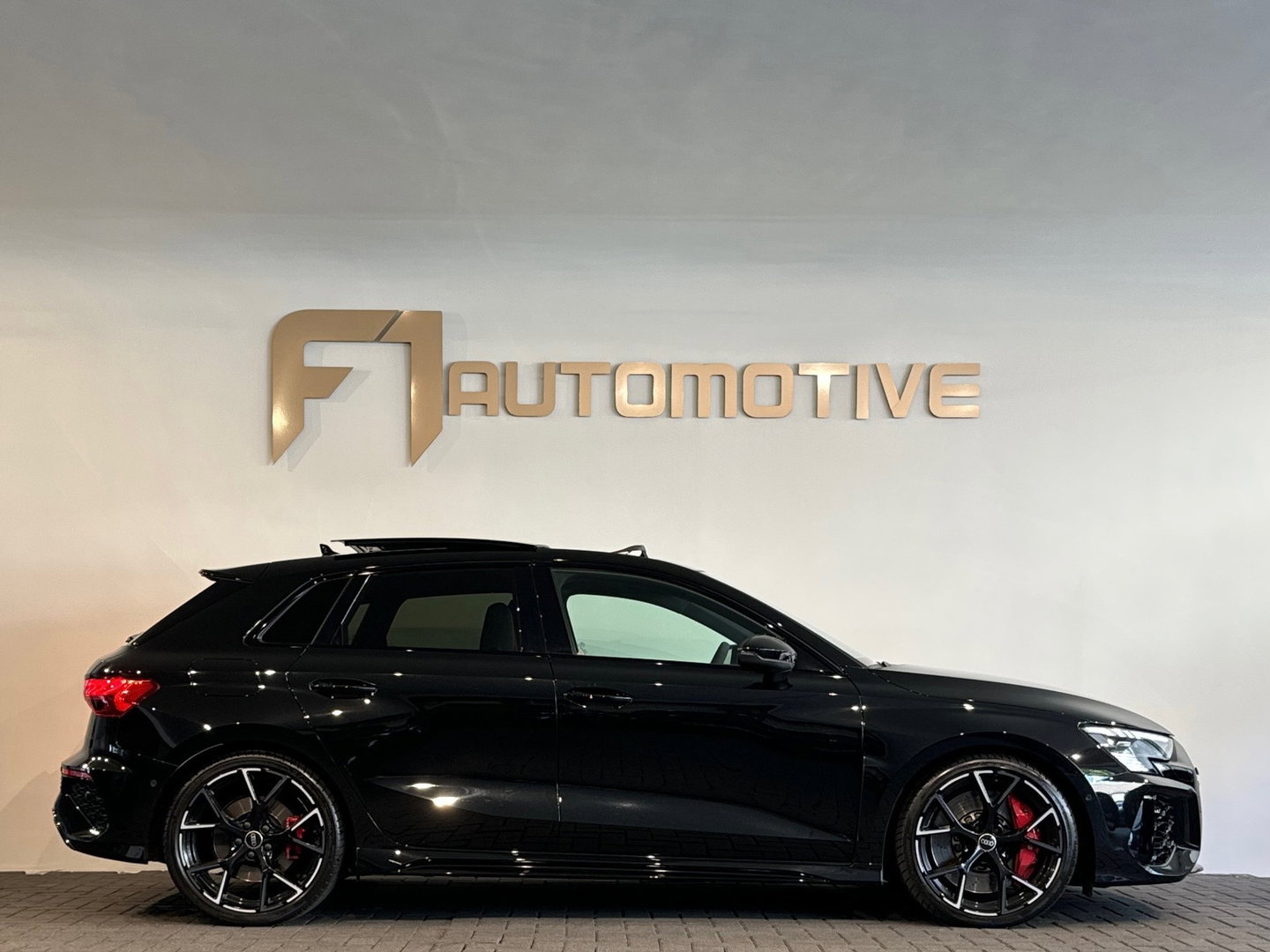 Audi RS3 Sportback 2.5 TFSI quattro Pano|HuD|Memory|Massage
