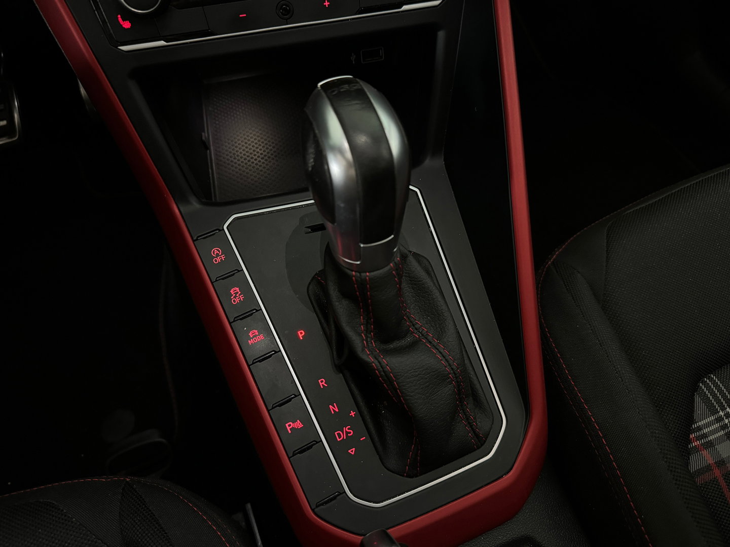 Volkswagen Polo 2.0 TSI GTI Pano|CarPlay|Beats|Stoelverwarming