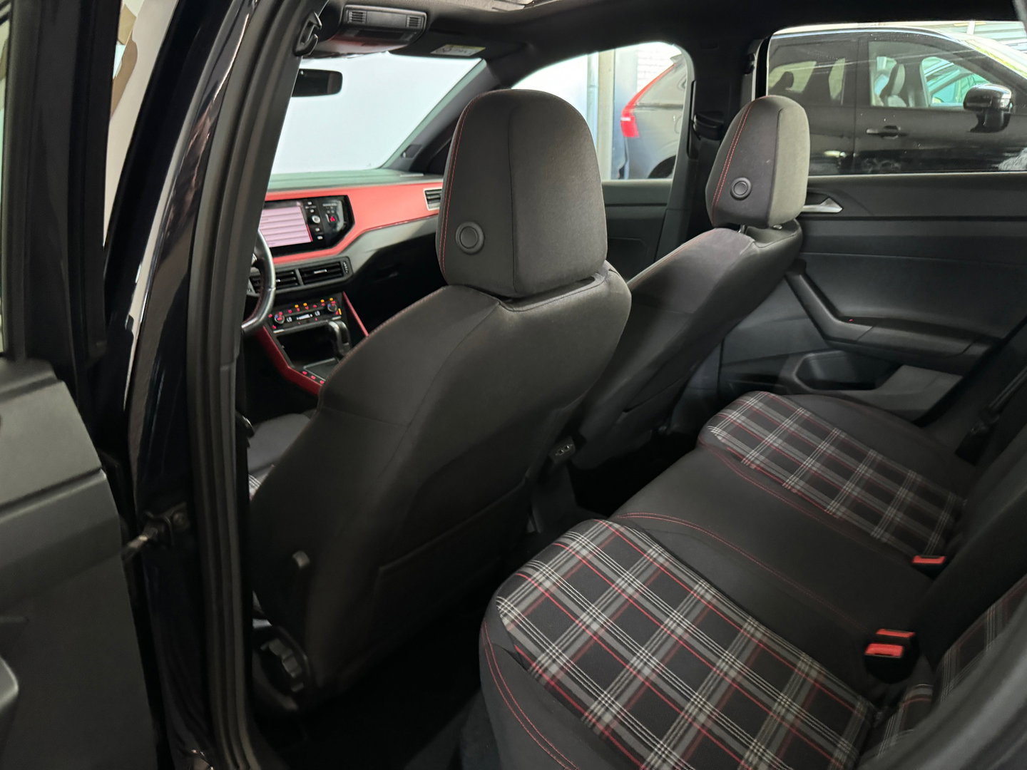 Volkswagen Polo 2.0 TSI GTI Pano|CarPlay|Beats|Stoelverwarming