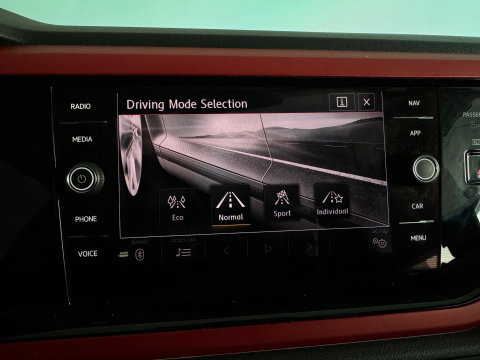 Volkswagen Polo 2.0 TSI GTI Pano|CarPlay|Beats|Stoelverwarming