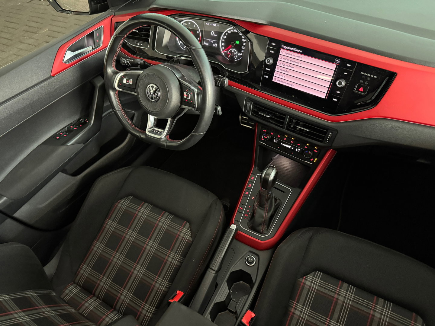 Volkswagen Polo 2.0 TSI GTI Pano|CarPlay|Beats|Stoelverwarming