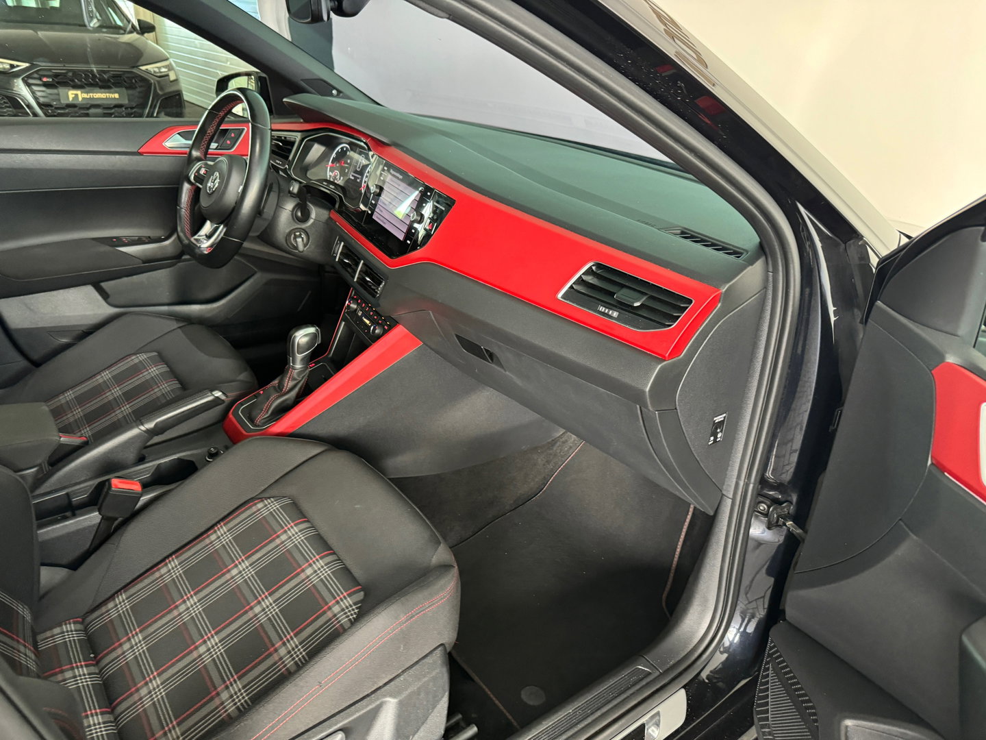 Volkswagen Polo 2.0 TSI GTI Pano|CarPlay|Beats|Stoelverwarming