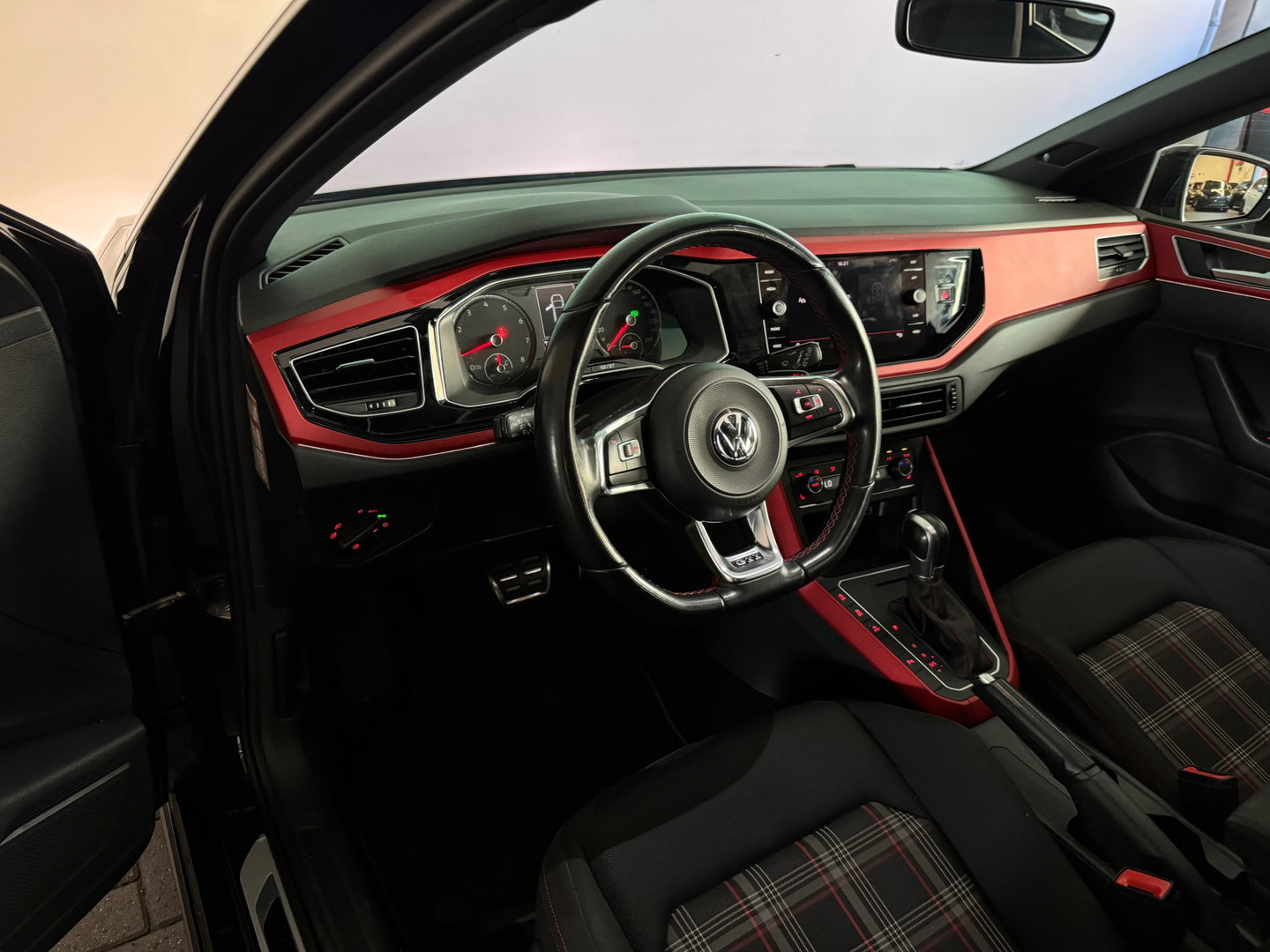 Volkswagen Polo 2.0 TSI GTI Pano|CarPlay|Beats|Stoelverwarming