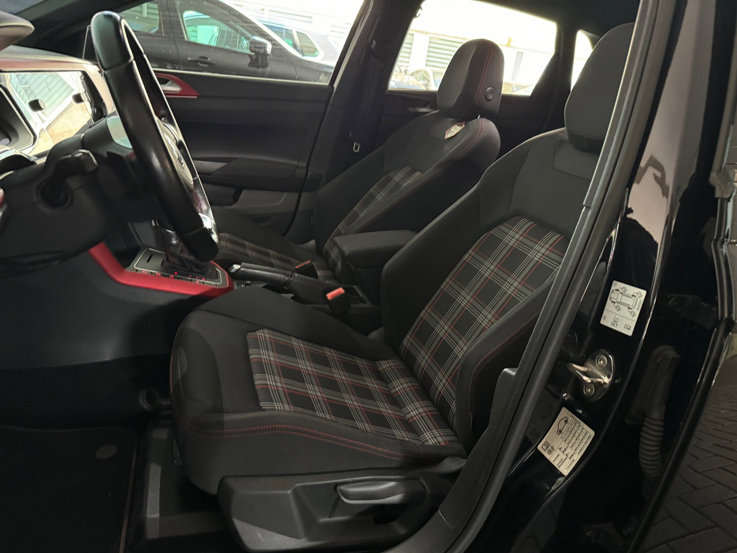 Volkswagen Polo 2.0 TSI GTI Pano|CarPlay|Beats|Stoelverwarming