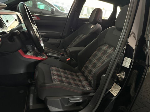 Volkswagen Polo 2.0 TSI GTI Pano|CarPlay|Beats|Stoelverwarming