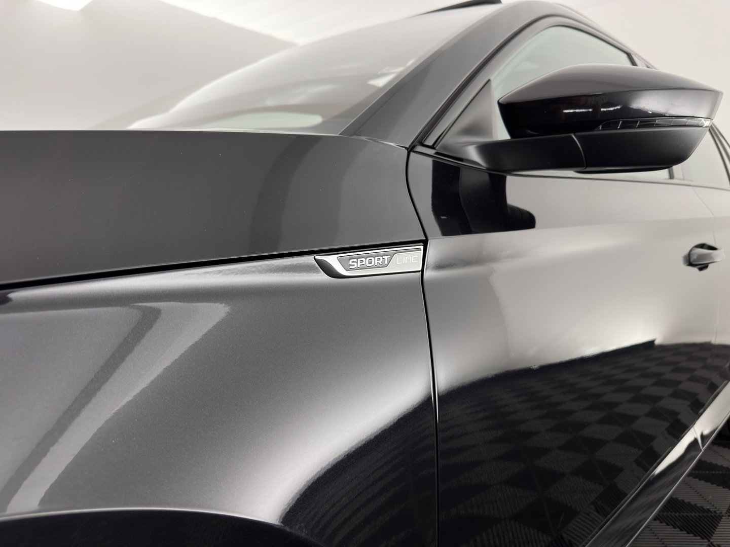 Škoda Superb Combi 1.4 TSI iV Sportline Business (Plug-in) (INCL.BTW) Aut. *PANO | LEATHER-MICROFIBRE | FULL-LED | DIGI-COCKPIT | HEATED-SPORTSEATS | KEYLESS | DAB+ | NAVI-FULLMAP | PRIVACYGLASS | SHIFT-PADDLES | AMBIENT-LIGHT | ECC | PDC | CRUSIE |