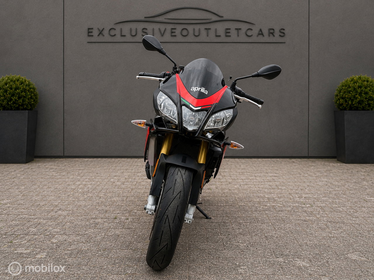 Aprilia Tuono V4