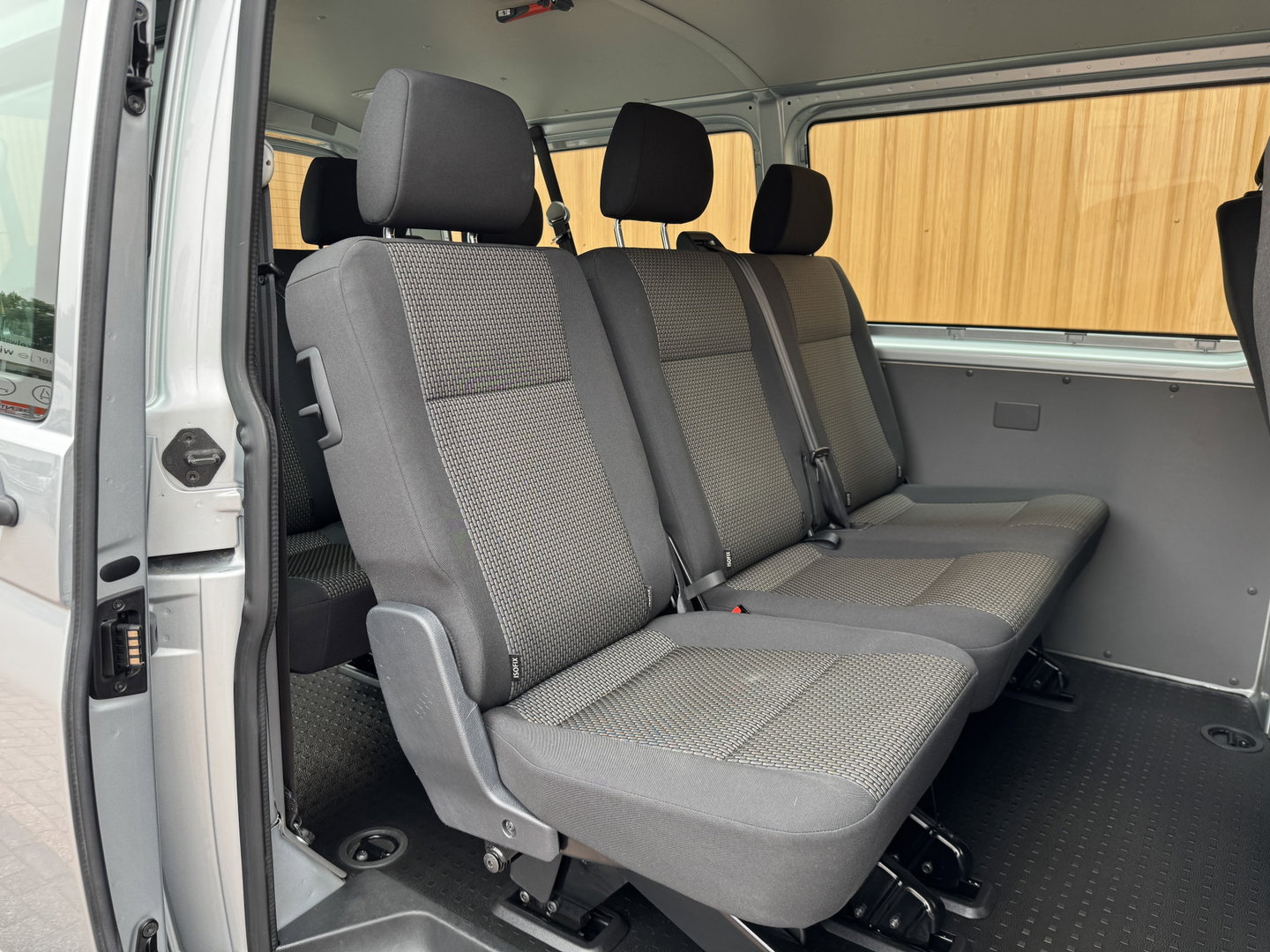 Volkswagen Transporter Kombi 2.0 TDI L2H1 Comfortline | 8 Persoons | Apple Carplay | DAB | Parkeersensoren | Bluetooth | Cruise Control |