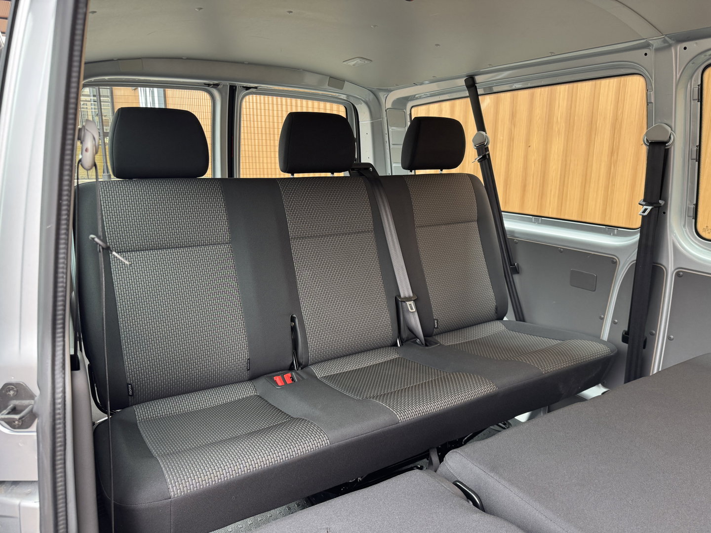 Volkswagen Transporter Kombi 2.0 TDI L2H1 Comfortline | 8 Persoons | Apple Carplay | DAB | Parkeersensoren | Bluetooth | Cruise Control |