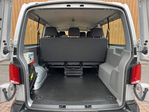 Volkswagen Transporter Kombi 2.0 TDI L2H1 Comfortline | 8 Persoons | Apple Carplay | DAB | Parkeersensoren | Bluetooth | Cruise Control |