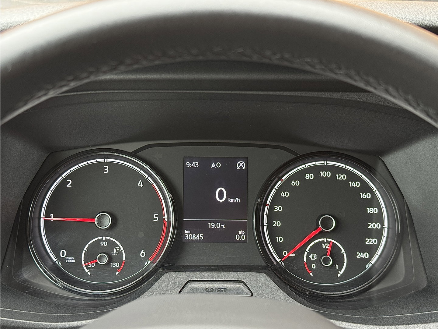 Volkswagen Transporter Kombi 2.0 TDI L2H1 Comfortline | 8 Persoons | Apple Carplay | DAB | Parkeersensoren | Bluetooth | Cruise Control |