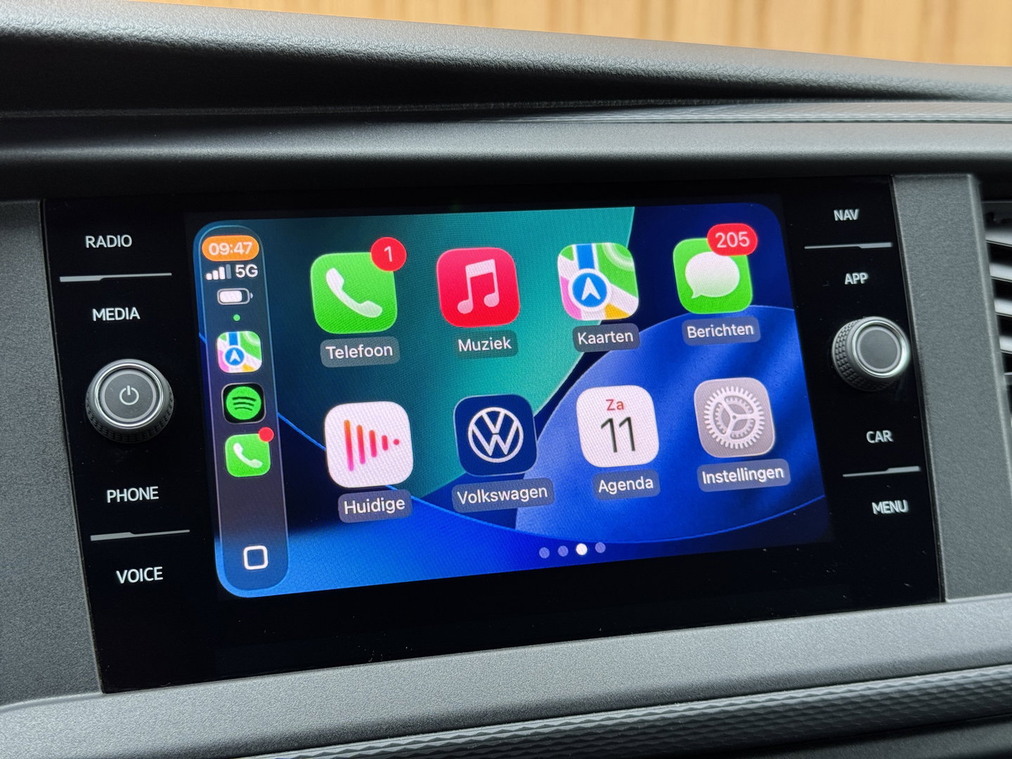 Volkswagen Transporter Kombi 2.0 TDI L2H1 Comfortline | 8 Persoons | Apple Carplay | DAB | Parkeersensoren | Bluetooth | Cruise Control |
