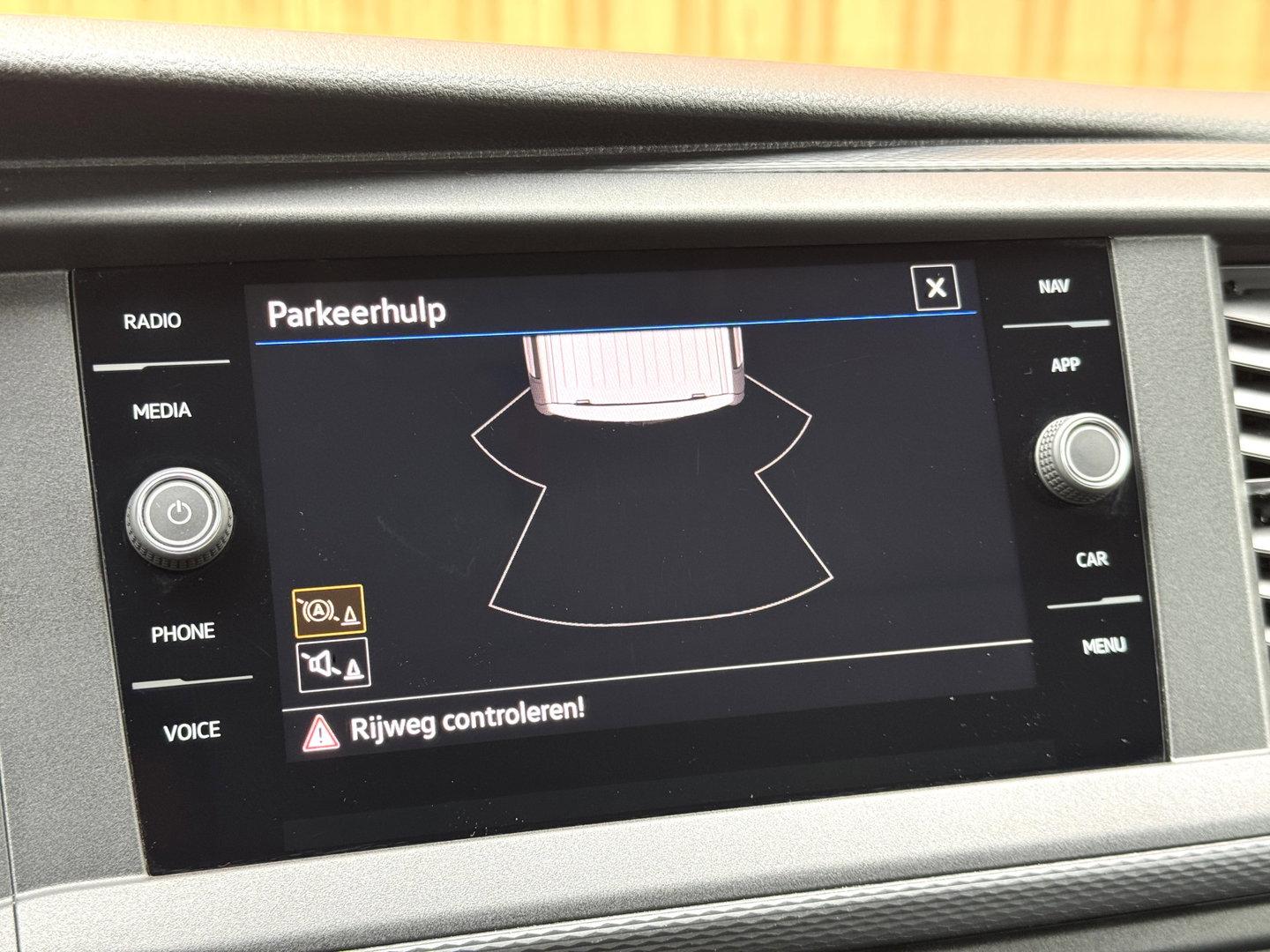 Volkswagen Transporter Kombi 2.0 TDI L2H1 Comfortline | 8 Persoons | Apple Carplay | DAB | Parkeersensoren | Bluetooth | Cruise Control |