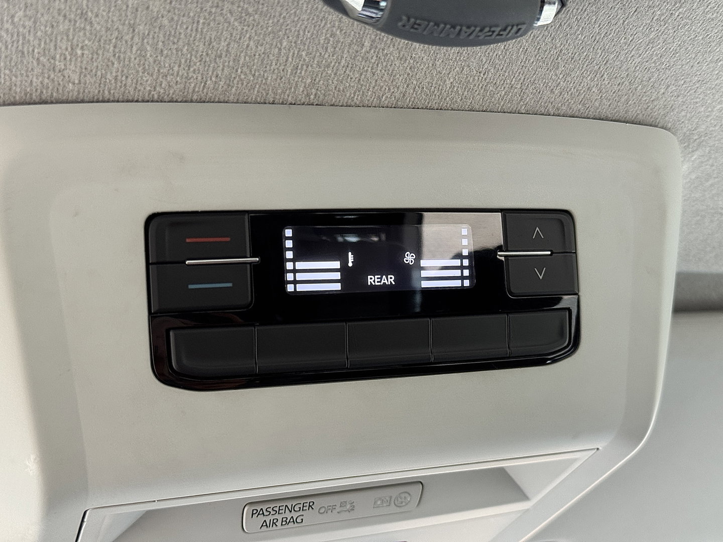 Volkswagen Transporter Kombi 2.0 TDI L2H1 Comfortline | 8 Persoons | Apple Carplay | DAB | Parkeersensoren | Bluetooth | Cruise Control |