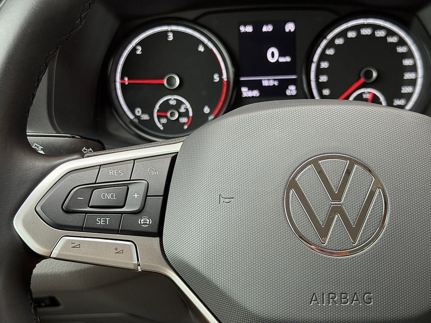 Volkswagen Transporter Kombi 2.0 TDI L2H1 Comfortline | 8 Persoons | Apple Carplay | DAB | Parkeersensoren | Bluetooth | Cruise Control |