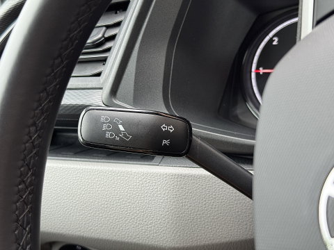 Volkswagen Transporter Kombi 2.0 TDI L2H1 Comfortline | 8 Persoons | Apple Carplay | DAB | Parkeersensoren | Bluetooth | Cruise Control |