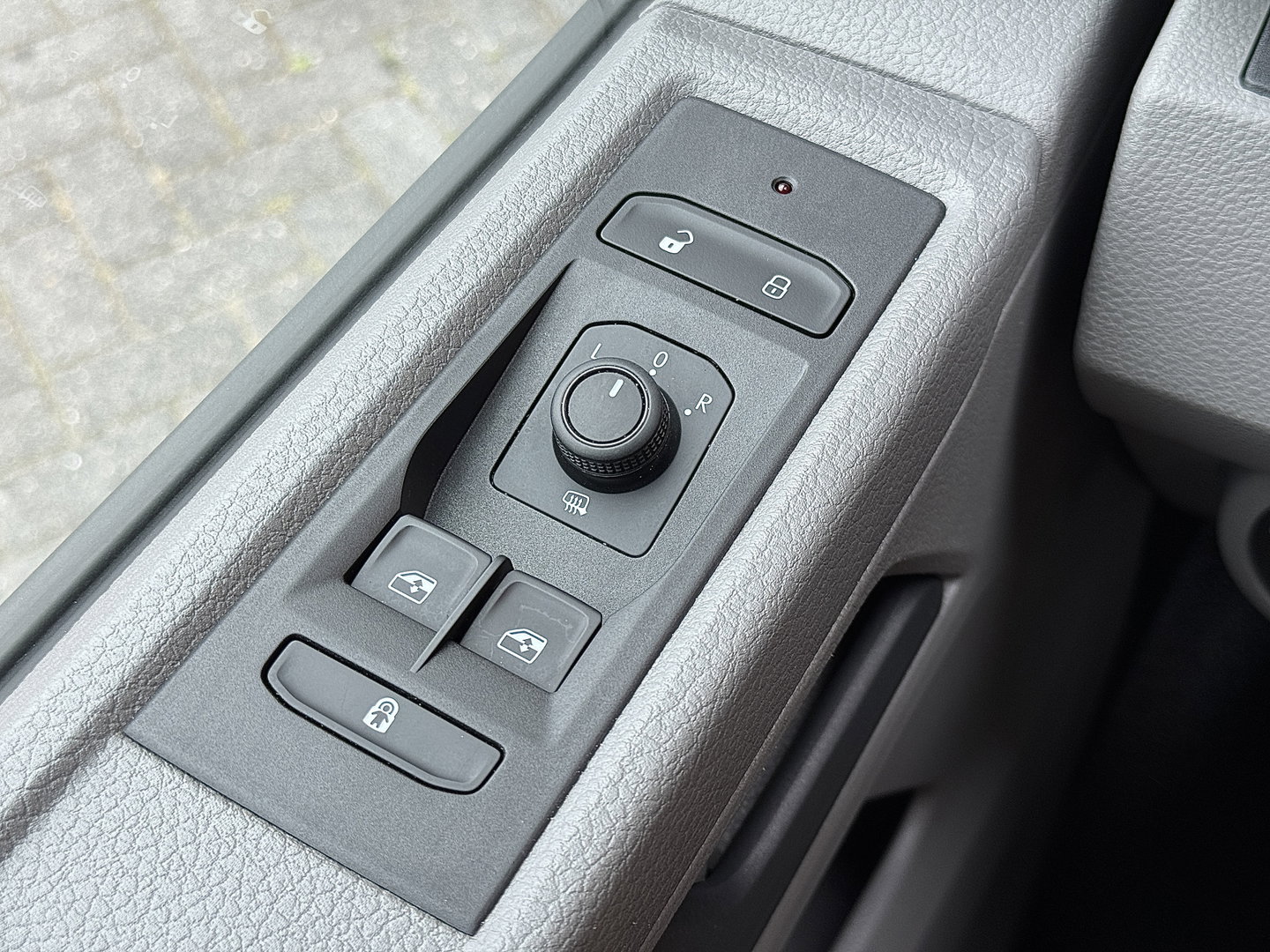 Volkswagen Transporter Kombi 2.0 TDI L2H1 Comfortline | 8 Persoons | Apple Carplay | DAB | Parkeersensoren | Bluetooth | Cruise Control |