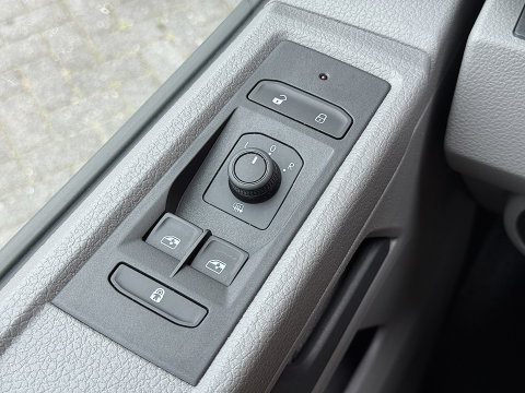 Volkswagen Transporter Kombi 2.0 TDI L2H1 Comfortline | 8 Persoons | Apple Carplay | DAB | Parkeersensoren | Bluetooth | Cruise Control |